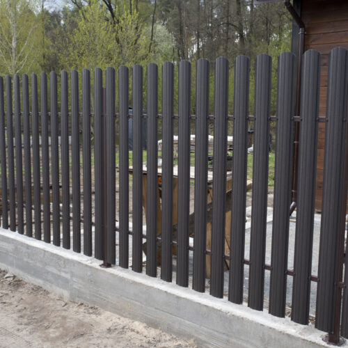 Ogrodzenie sztachetowe czy panelowe