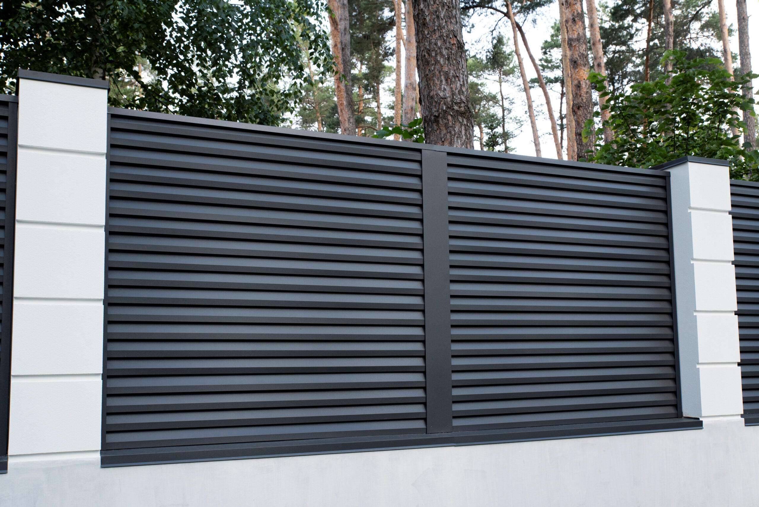 Brama ogrodzeniowa otwierana do zewnątrz