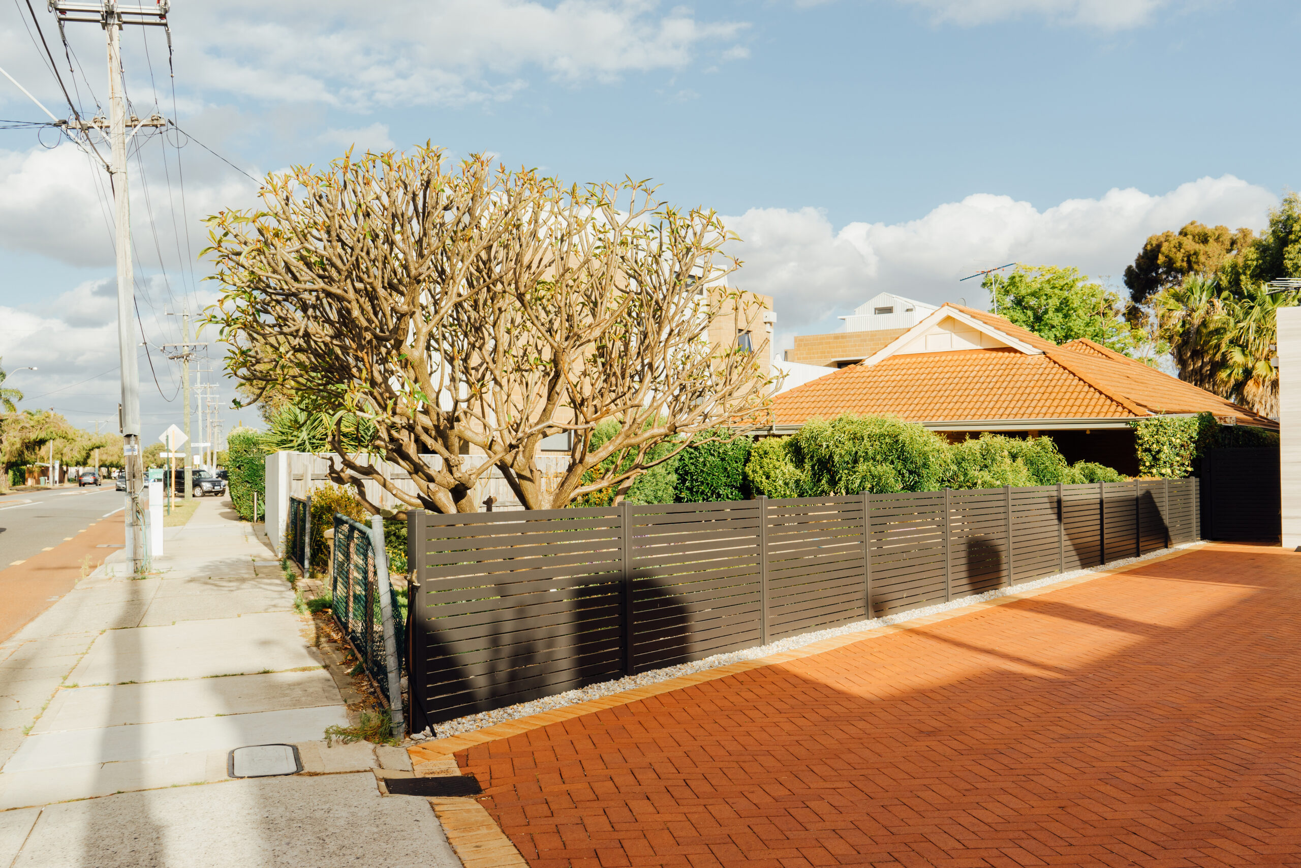 Jak tanio ogrodzić działkę