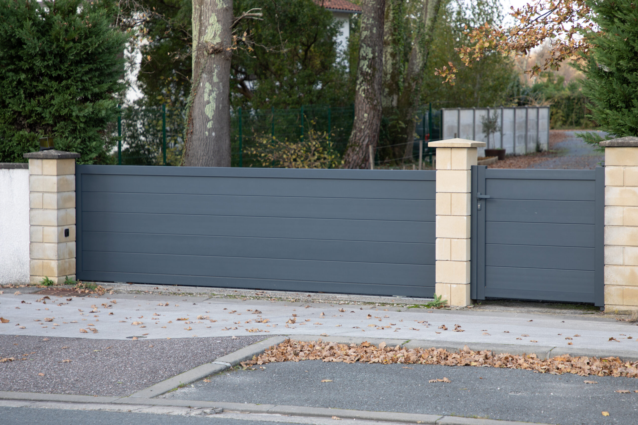 Jak zaplanować ogrodzenie palisadowe w projekcie domu