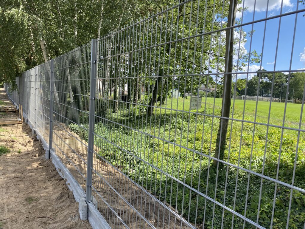 Ogrodzenie panelowe – rozstaw słupków.