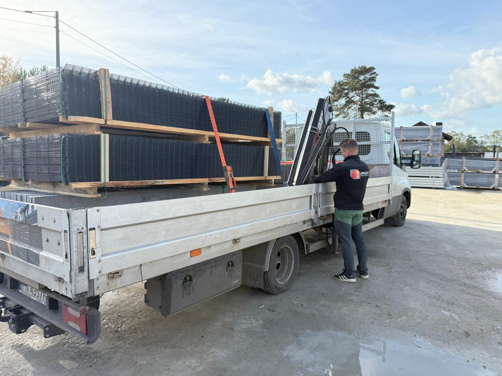 Ogrodzenia metalowe — poradnik wyboru, montażu i wzorów