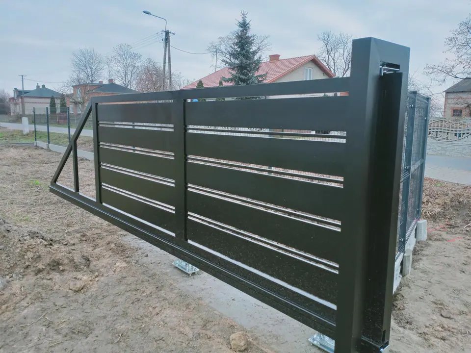 Automatyczne bramy i inne udogodnienia